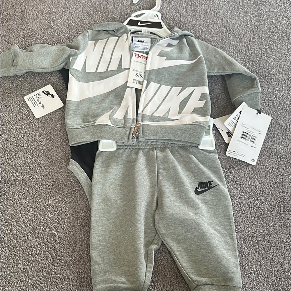 Nike Gray Sweatpants Relaxed Fit Tapered Leg